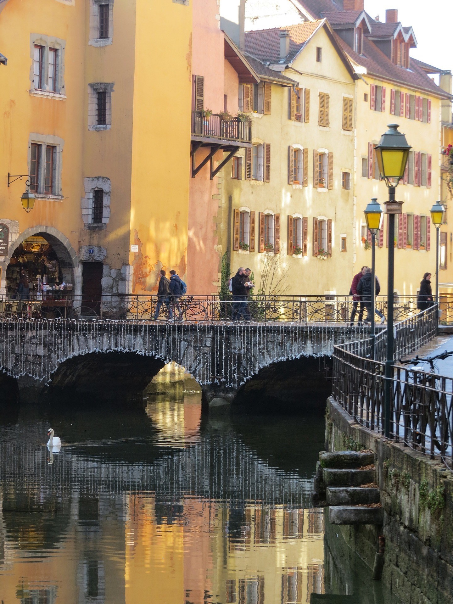 Pont dans le vieil Annecy